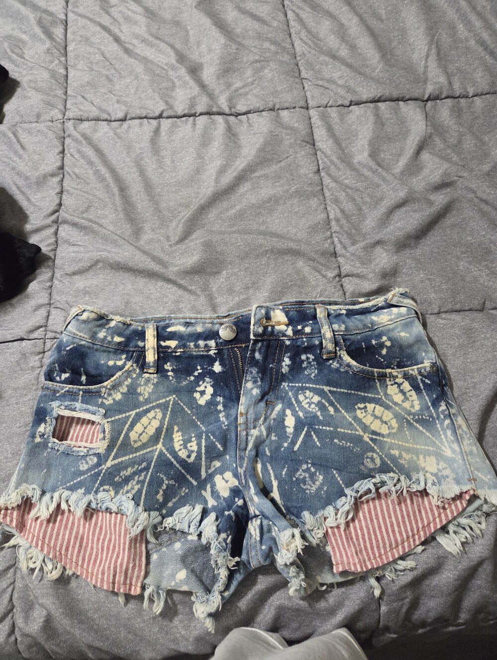 Free People Blue Bleach-Print Leaves Denim Shorts Destroyed Cute Nwt Size 26